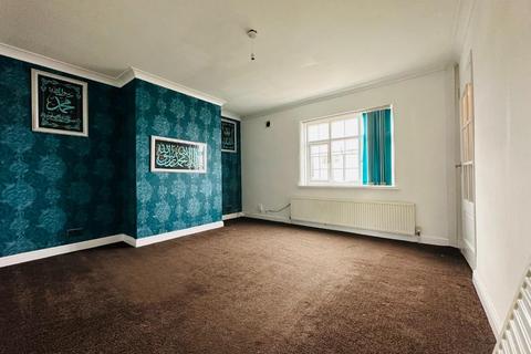 3 bedroom semi-detached house to rent, Hill Top Estate, Heckmondwike