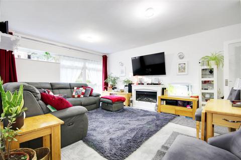 2 bedroom flat for sale, Barclay Court, Park View, Hoddesdon