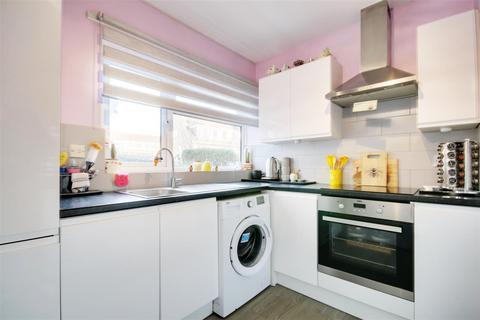 2 bedroom flat for sale, Barclay Court, Park View, Hoddesdon