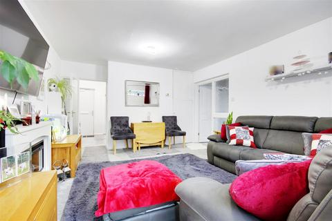 30, Barclay Court Park View, Hoddesdon, EN11 8PY