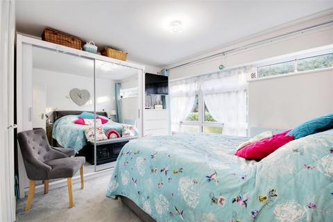 30, Barclay Court Park View, Hoddesdon, EN11 8PY