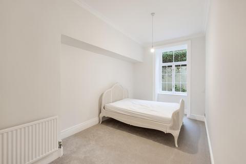 2 bedroom flat to rent, Royal York Crescent, Clifton, BS8