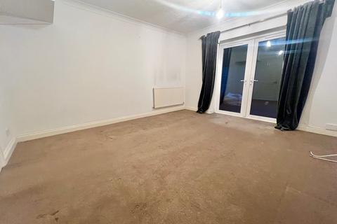 2 bedroom end of terrace house to rent, Timor Close, Hampshire PO15