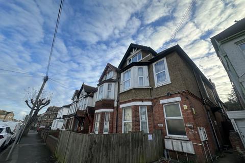 1 bedroom flat to rent, Cheriton Road, Folkestone, CT20