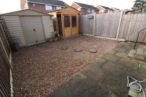 3 bedroom terraced house for sale, Farfield Avenue, Batley