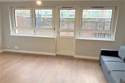 3 bedroom apartment to rent, Constance Street, E16