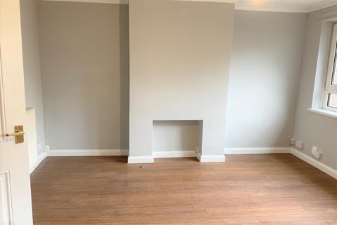 3 bedroom apartment to rent, Constance Street, E16