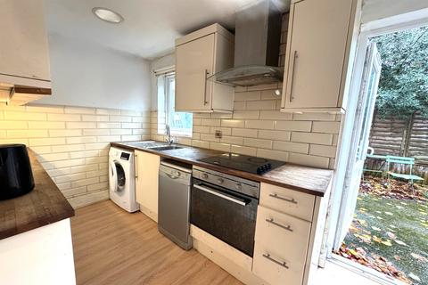 2 bedroom apartment to rent, Mountgrove Road, N5