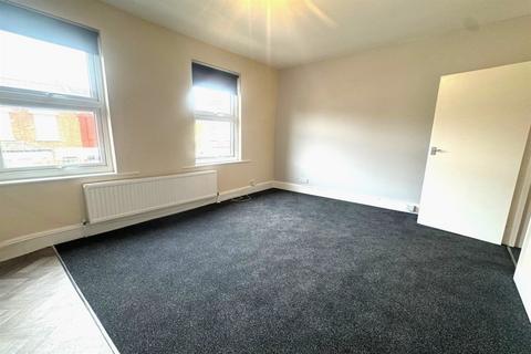 2 bedroom apartment to rent, Ritches Road, N15