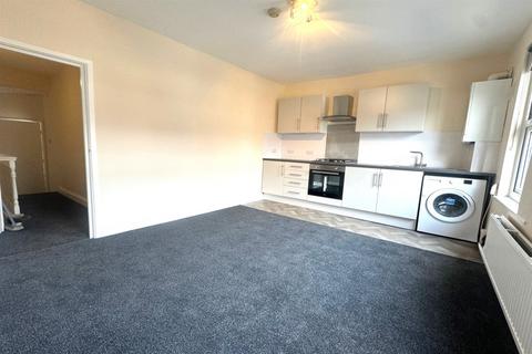 2 bedroom apartment to rent, Ritches Road, N15