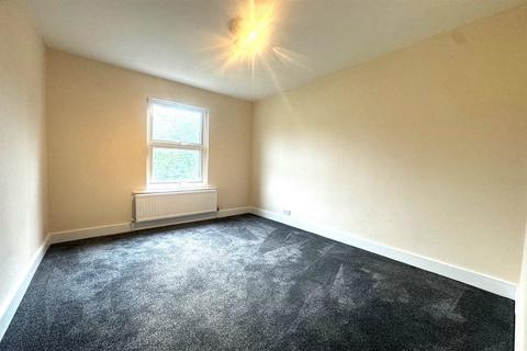 2 bedroom apartment to rent, Ritches Road, N15