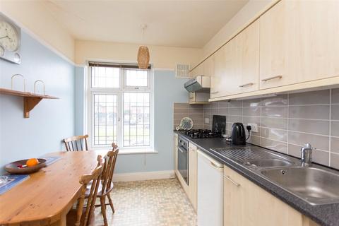 4 bedroom flat to rent, Easterly Road, Leeds, LS8