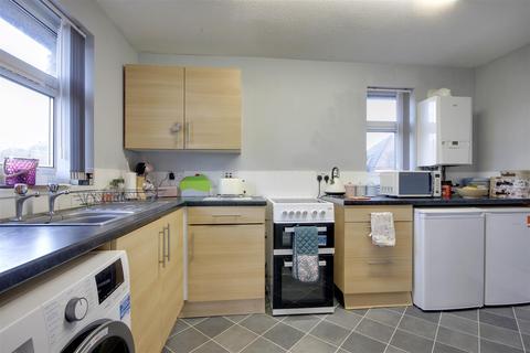 2 bedroom flat for sale, Gulliver Court, The Parkway, Cottingham