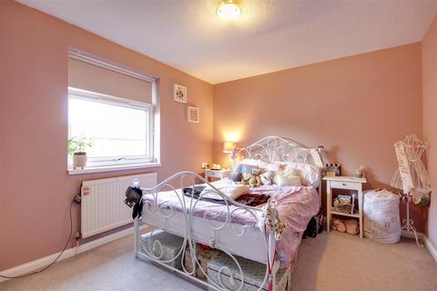 2 bedroom flat for sale, Gulliver Court, The Parkway, Cottingham