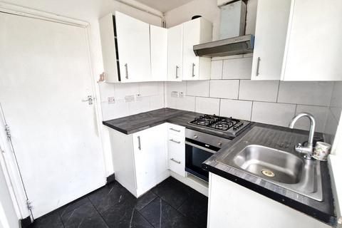 1 bedroom ground floor maisonette to rent, Bramley Crescent, Ilford, Essex. IG2 6DA