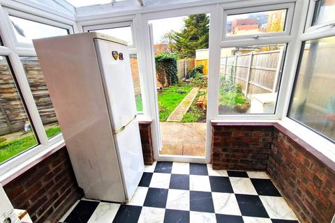 1 bedroom ground floor maisonette to rent, Bramley Crescent, Ilford, Essex. IG2 6DA