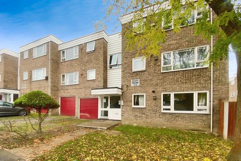 2 bedroom flat to rent, Benjamin Close, Hornchurch, RM11 1DA