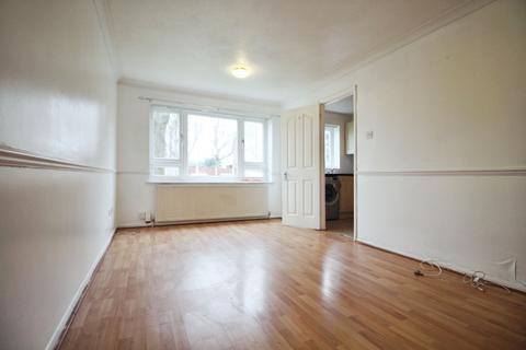 2 bedroom flat to rent, Benjamin Close, Hornchurch, RM11 1DA