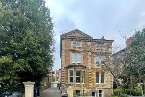 3 bedroom flat to rent, Pembroke Road, Bristol BS8