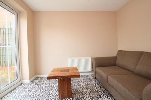 3 bedroom end of terrace house to rent, Casson Drive, Bristol BS16