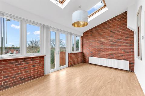 3 bedroom terraced house for sale, Elstree Gardens, Belvedere, Kent, DA17