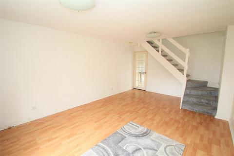 2 bedroom house to rent, Isenburg Way, Hemel Hempstead