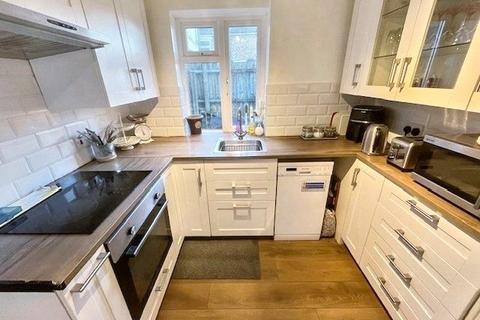 2 bedroom end of terrace house for sale, Ash Road, Hampshire GU12