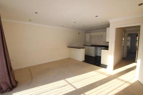 2 bedroom flat to rent, Station Road, Southampton SO31