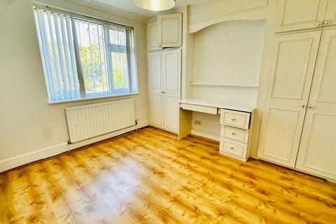 3 bedroom terraced house to rent, Denecroft Crescent, Uxbridge UB10