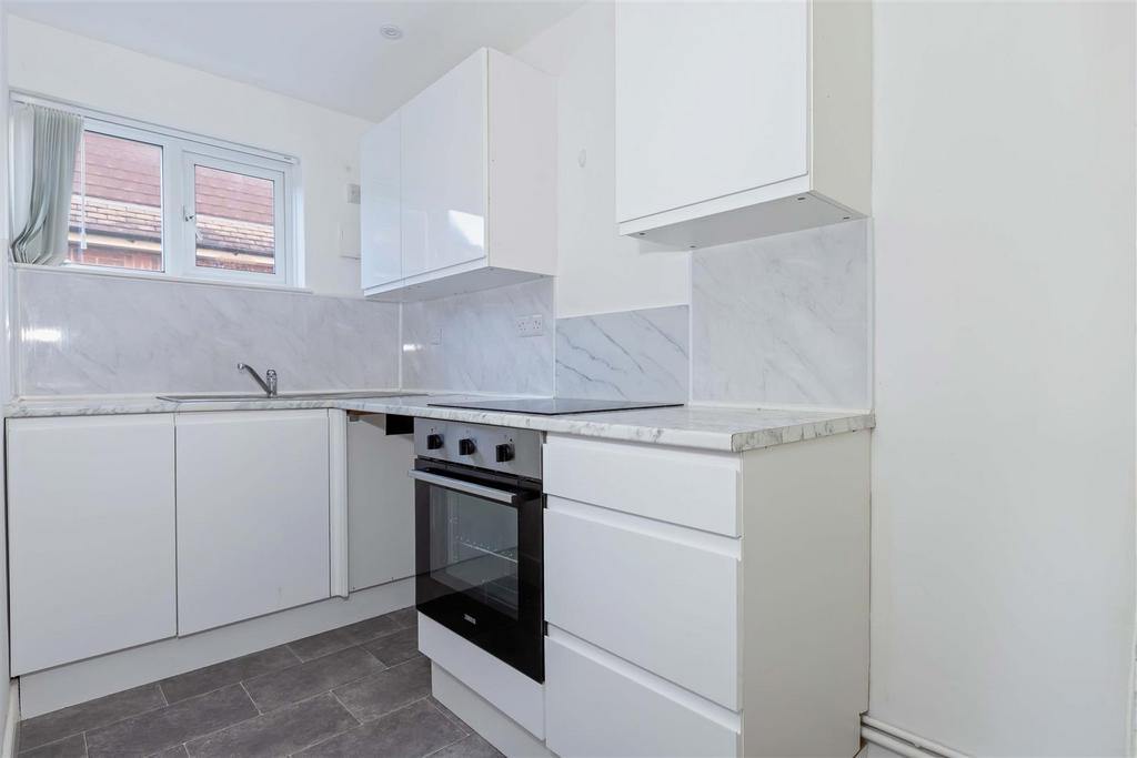 For Sale by Aspire Residential - Clive Court