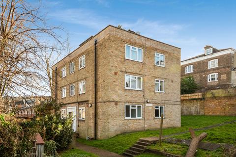 1 bedroom ground floor flat to rent, Woodland Close, Gipsy Hill, SE19