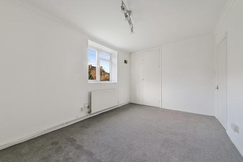 1 bedroom ground floor flat to rent, Woodland Close, Gipsy Hill, SE19