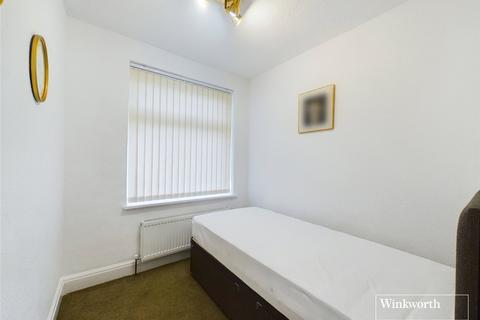 3 bedroom semi-detached house to rent, Lynton Avenue, London NW9