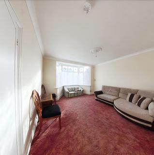 3 bedroom semi-detached bungalow to rent, Barking, Barking IG11