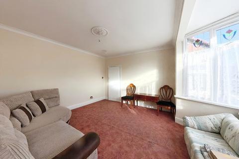 3 bedroom semi-detached house to rent, Cavendish Gardens, Barking IG11