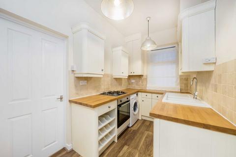 1 bedroom flat for sale, Rosslyn Road, East Twickenham TW1