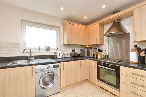 2 bedroom apartment for sale, Rubeck Close, Redhill, Surrey