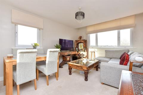 2 bedroom apartment for sale, Rubeck Close, Redhill, Surrey