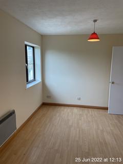 Studio to rent, Vicars Bridge Close, Wembley HA0