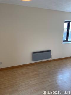 Studio to rent, Vicars Bridge Close, Wembley HA0