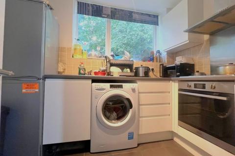 1 bedroom ground floor flat to rent, Enderley House, Sylvan Road, SE19