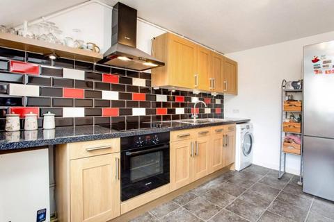 2 bedroom flat to rent, Wolftencroft Close, Clapham Junction, London, SW11