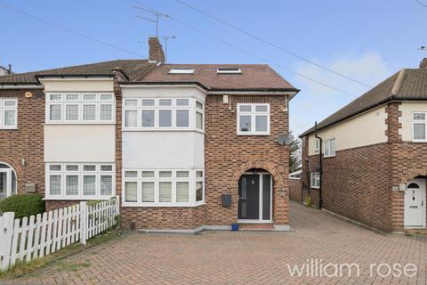 5 bedroom semi-detached house to rent, Summit Drive, Woodford Green IG8