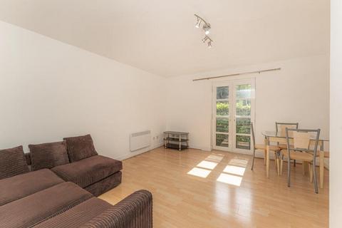 2 bedroom apartment to rent, Langbourne Place, E14