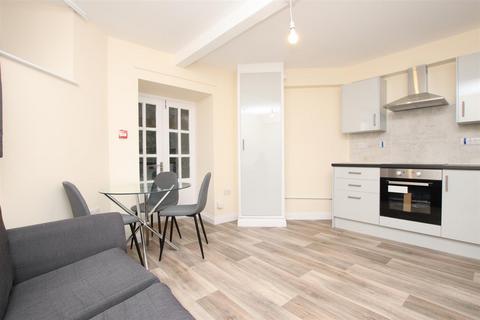 3 bedroom flat to rent, Hillstead House, Weston Park East, Bath BA1