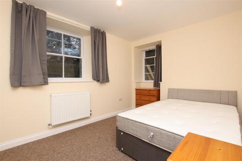 3 bedroom flat to rent, Hillstead House, Weston Park East, Bath BA1