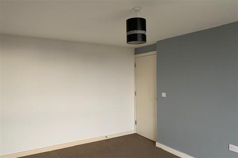 2 bedroom flat to rent, 2 bedroom Top Floor Flat in Southend on Sea