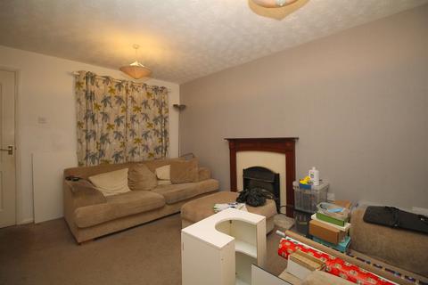 2 bedroom end of terrace house to rent, Weaver Close, Loughborough, LE11