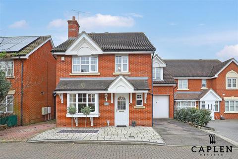 4 bedroom semi-detached house for sale, Wroxham Way, Ilford