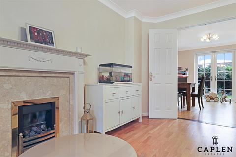 4 bedroom semi-detached house for sale, Wroxham Way, Ilford